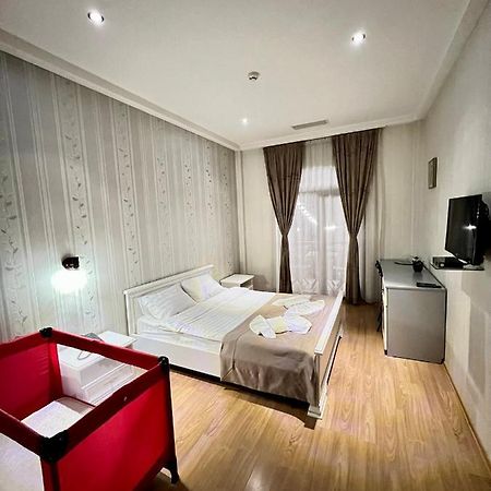 טביליסי Granada Hotel And Restaurant מראה חיצוני תמונה