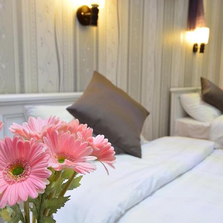 טביליסי Granada Hotel And Restaurant מראה חיצוני תמונה