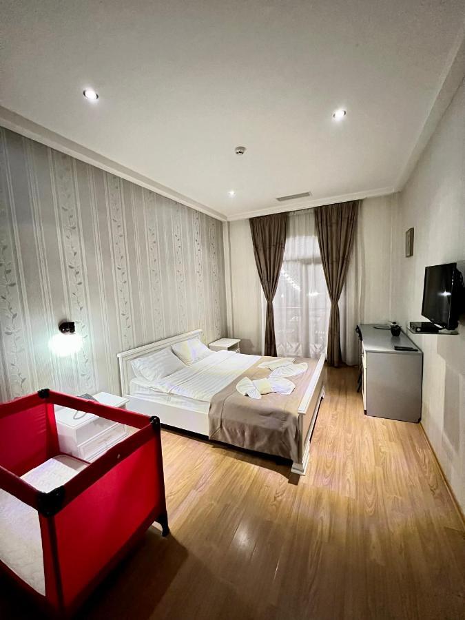 טביליסי Granada Hotel And Restaurant מראה חיצוני תמונה