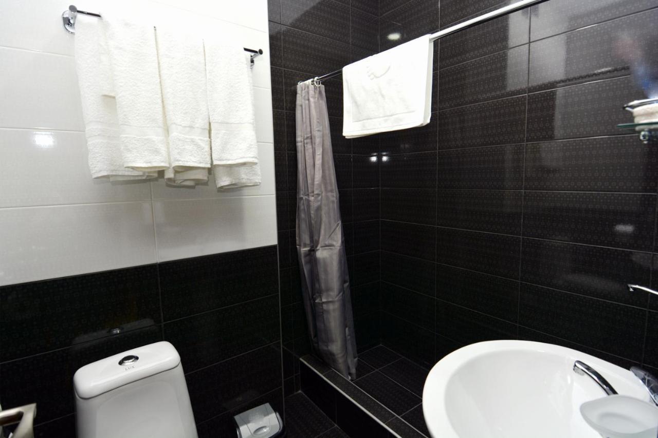 טביליסי Granada Hotel And Restaurant מראה חיצוני תמונה