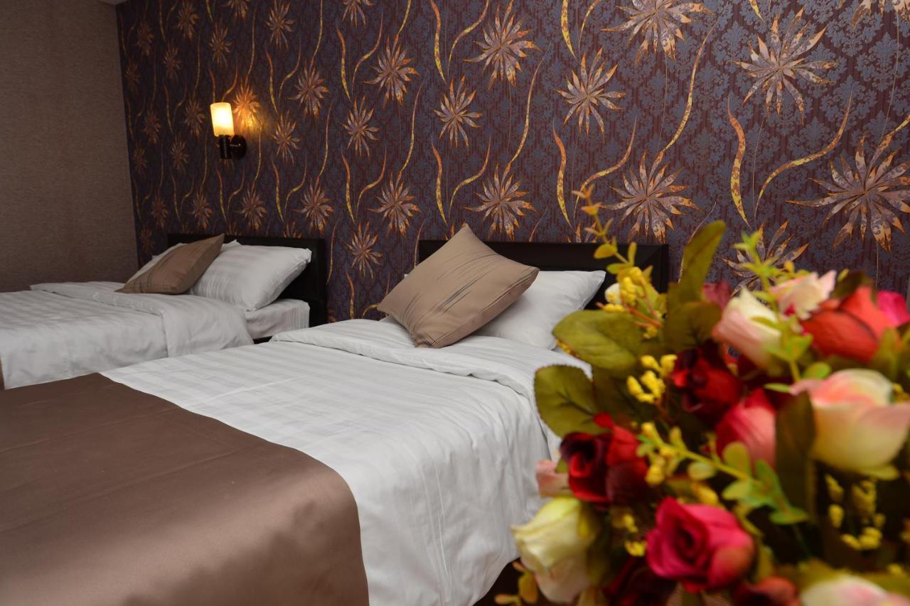 טביליסי Granada Hotel And Restaurant מראה חיצוני תמונה
