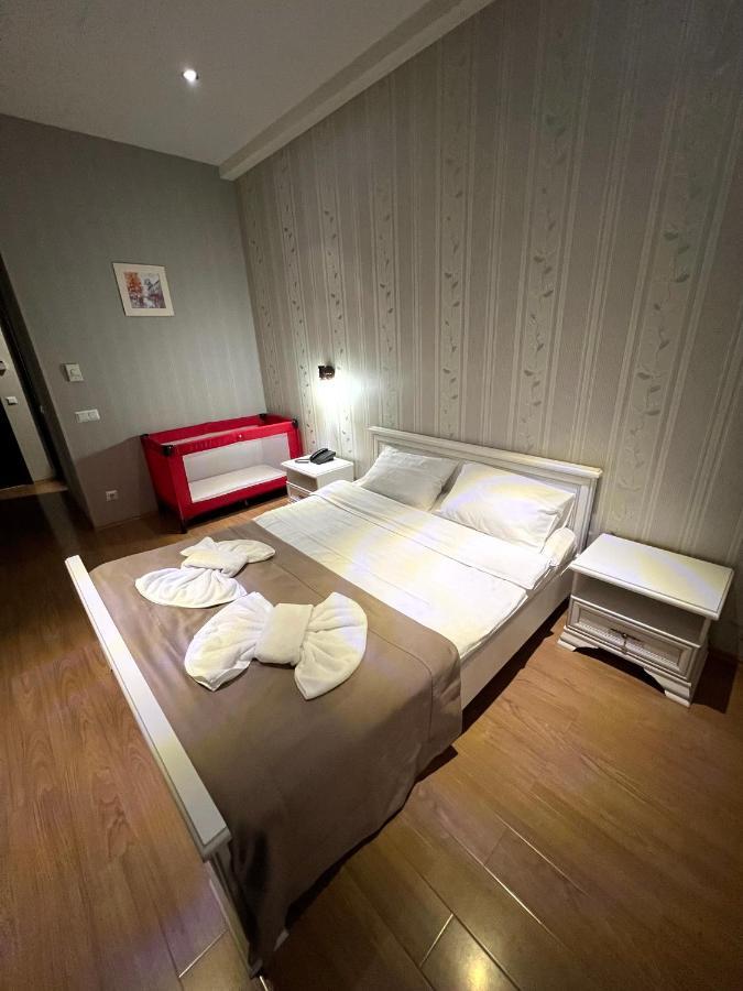 טביליסי Granada Hotel And Restaurant מראה חיצוני תמונה