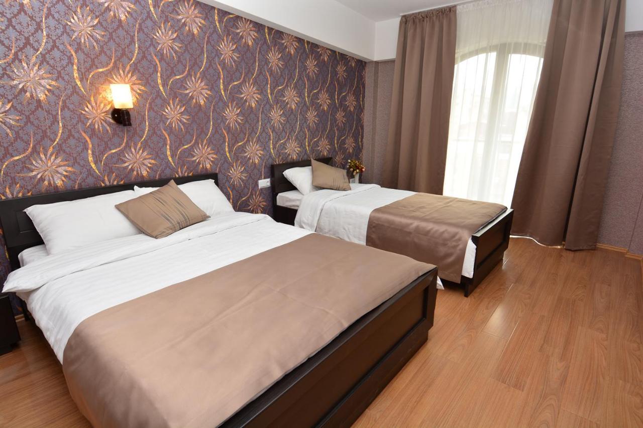 טביליסי Granada Hotel And Restaurant מראה חיצוני תמונה